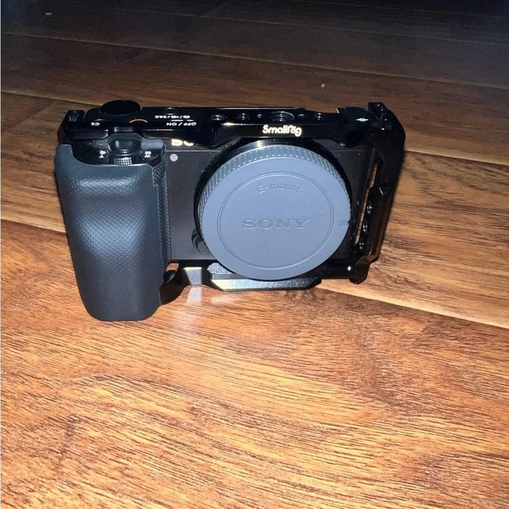Sony Black Mirrorless Camera Body with SmallRig Cage